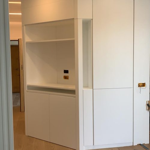 Mobile porta lavatrice e TV con ante e stiro