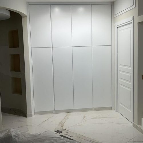 Armadio laccato bianco opaco